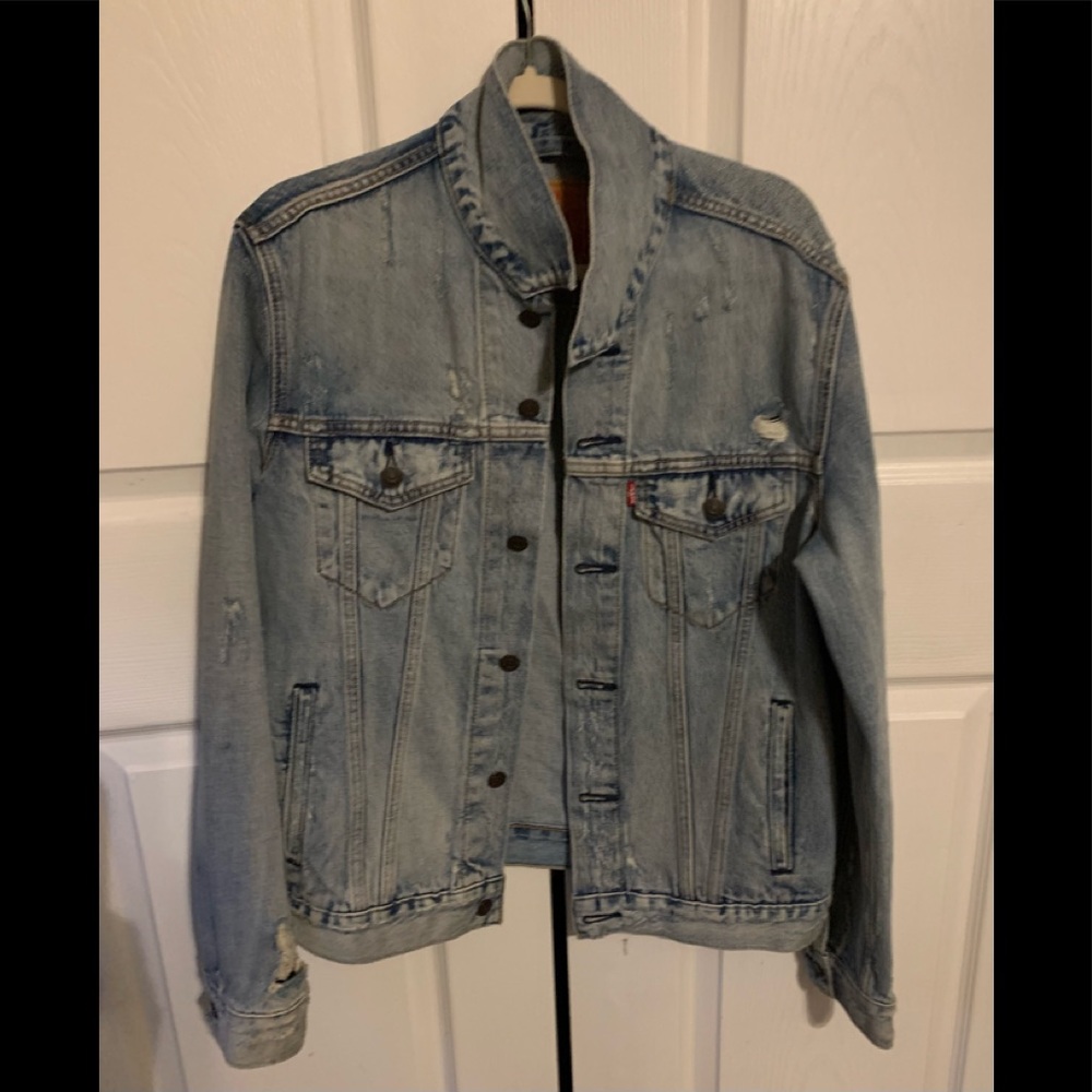 Levi’s Mens Distressed Denim Trucker Jacket, Size Medium, Like New Condition!